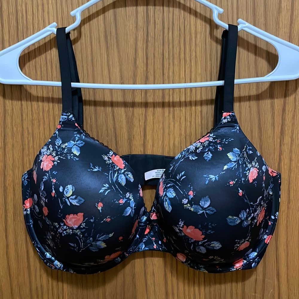 ❤️‍🔥❤️‍🔥2 for 35❤️‍🔥❤️‍🔥 Victoria’s Secret black floral bra